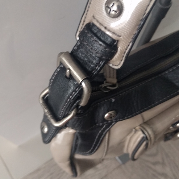 Beautiful shoulder bag by Nine West ❤️ - Picture 3 of 12